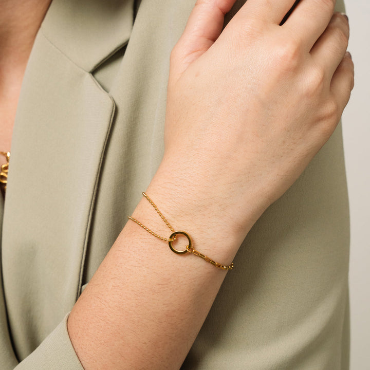 Elegant Gold Tennis Bracelet Case