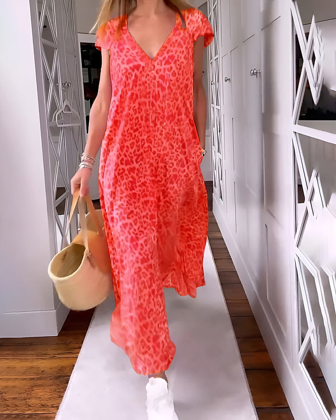 Véronique | Long Dress with V-Neck and Short Sleeves